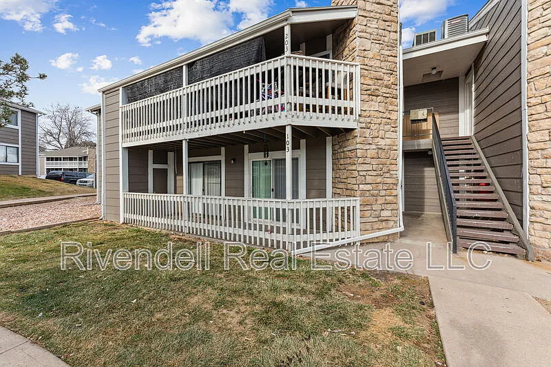 3 bed, 2.0 bath, 1177 sqft, $1,995 — Photo 1
