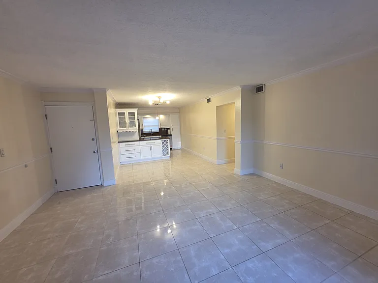 189 Cambridge Ln — Photo 3