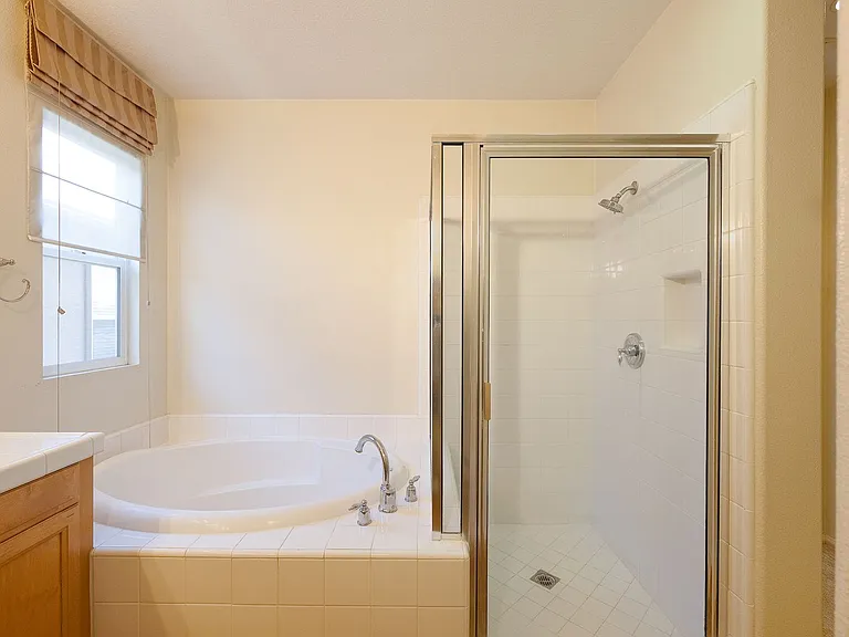 326 Lakeview Ct — Photo 26