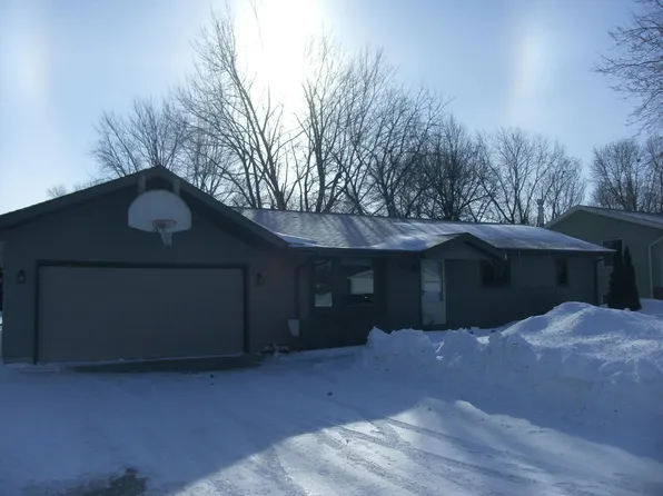 901 Hackberry Dr, Marshall, MN 56258