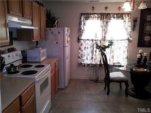 3rd image of 504 Cove Hollow Dr
