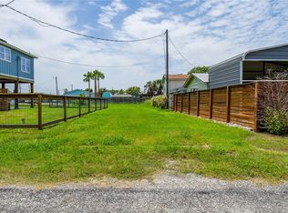 719 E Hackberry St, Rockport, TX 78382