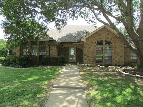 2nd image of 698 Wisteria Dr