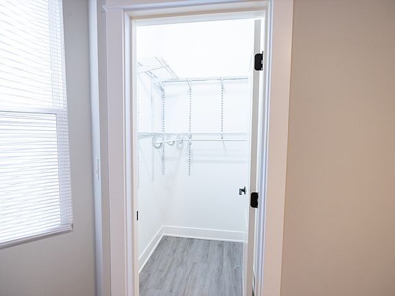 5th image of 2175 N Maplewood Ave APT 2
