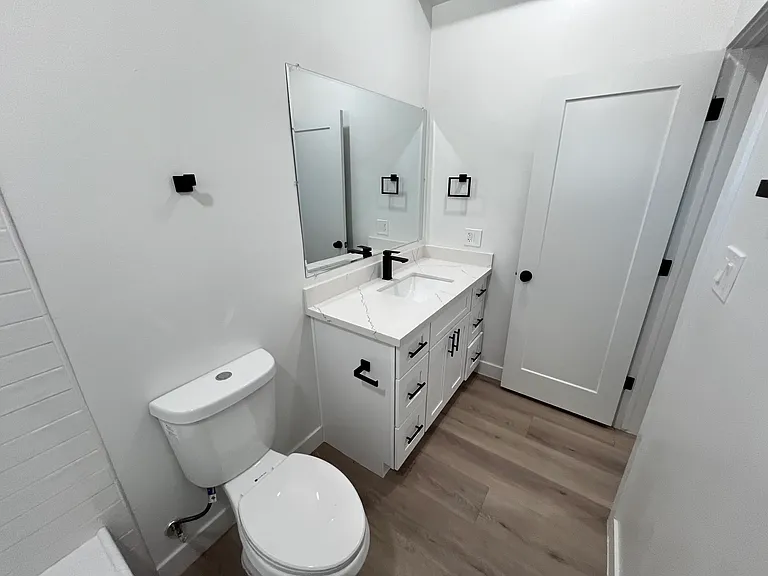 2555-2579 E Water St #2559 — Photo 9