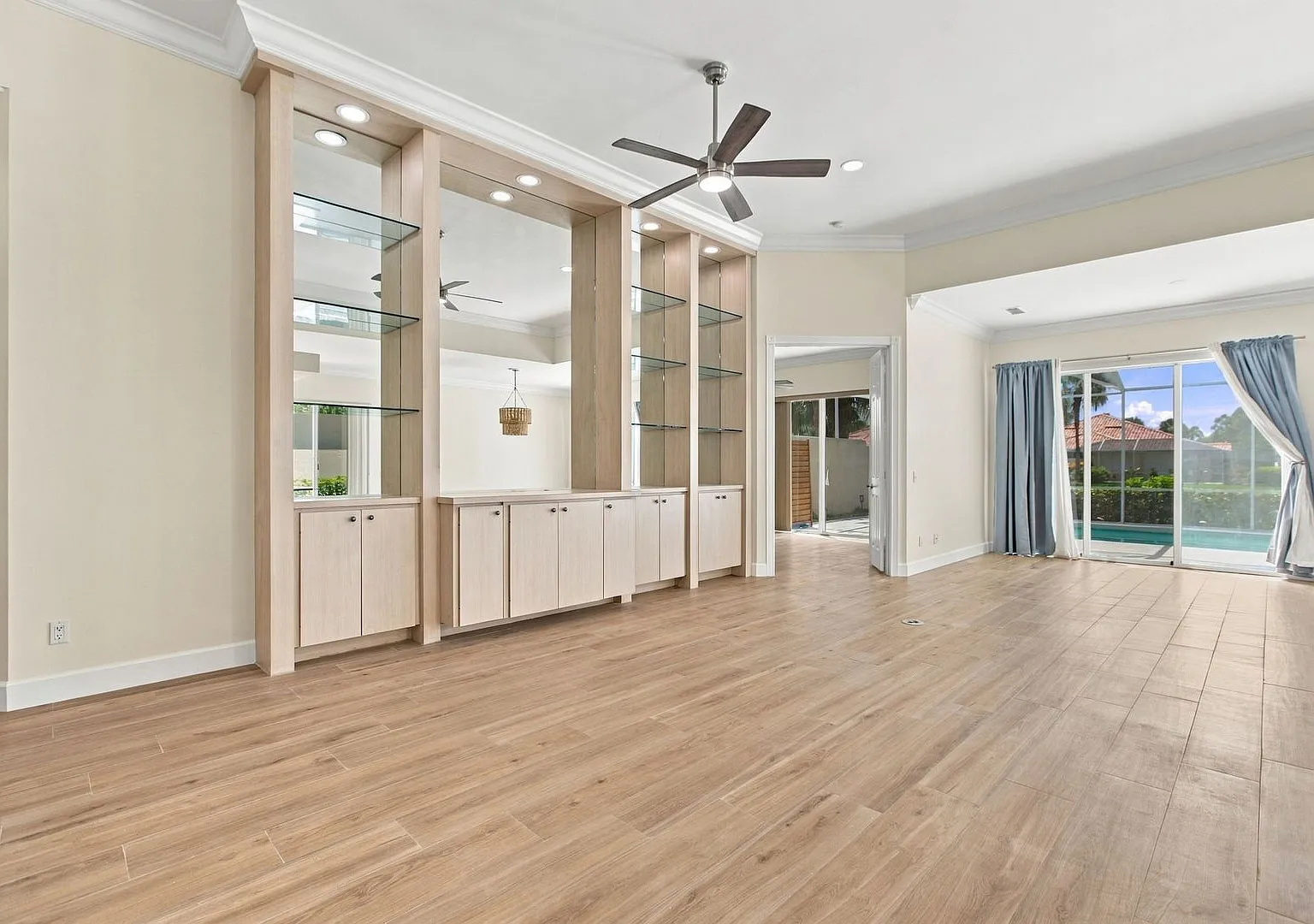 ** Village Walk ** 3 Bed + Den / 2 Bath - Pool - Amazing Amenties! - North Naples - Annual Rental — Photo 3