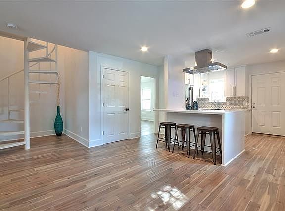 5th image of 4841 Coliseum St