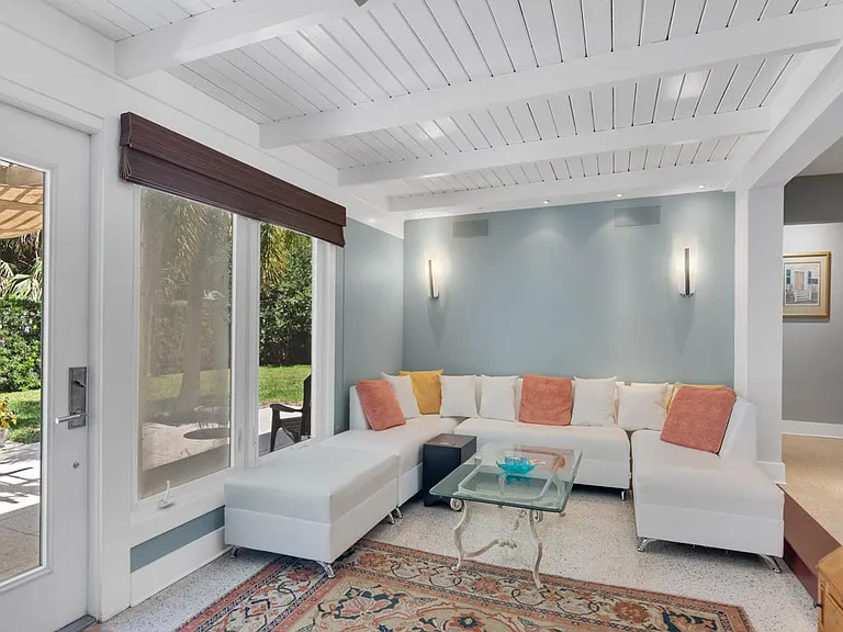 745 Iris Ln — Photo 11