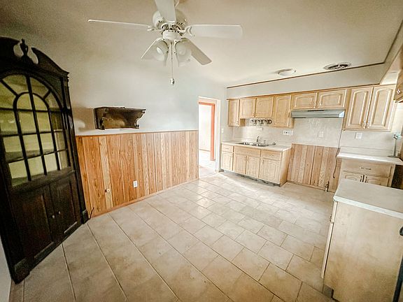 3rd image of 5617 Fenwick Dr