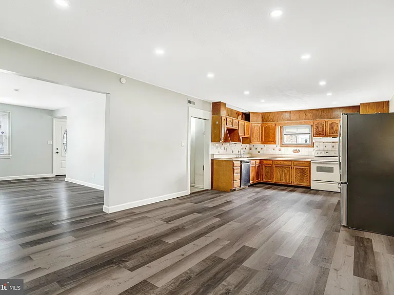 6226 20th Ave — Photo 9