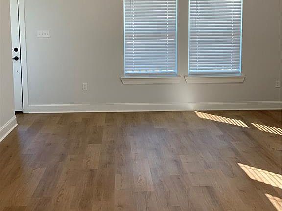 2nd image of 35 Tulip Dr