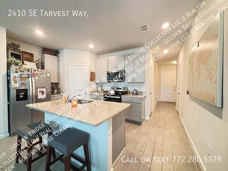2410 SE Tarvest Way — Photo 2