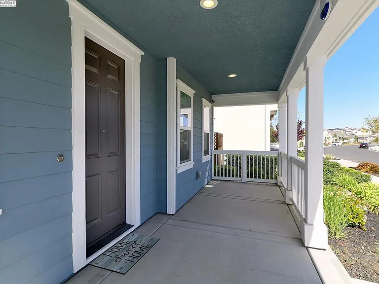 2301 Augusta Ave — Photo 5