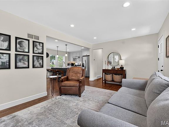 3rd image of 520 Sunningwell Dr