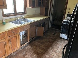 3rd image of 23 Grand St