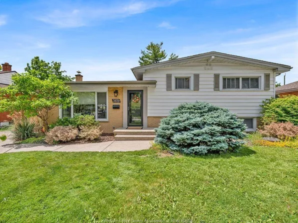3939 Longfellow Ave, Windsor, ON N9G 2B4