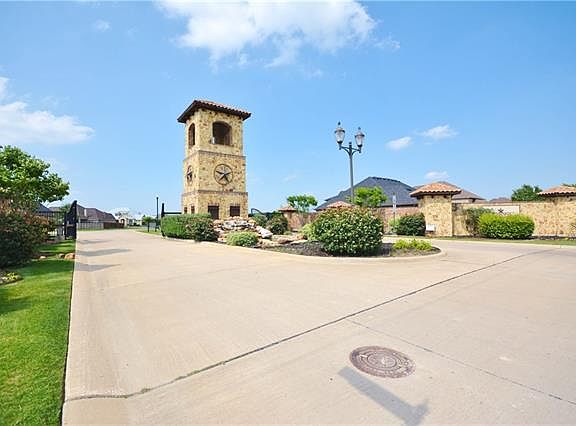 3rd image of 901 Texanna Trl
