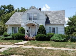 8 N 7th St, Marshalltown, IA 50158