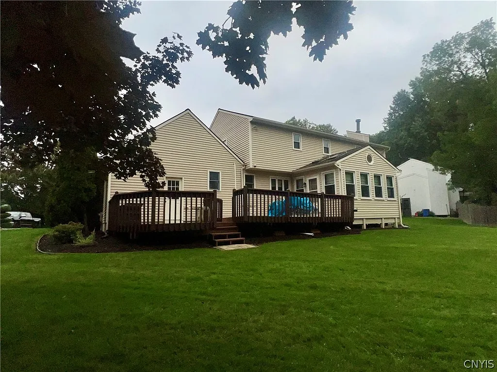 4 bed, 2.5 bath, 2216 sqft, $3,750 — Photo 4
