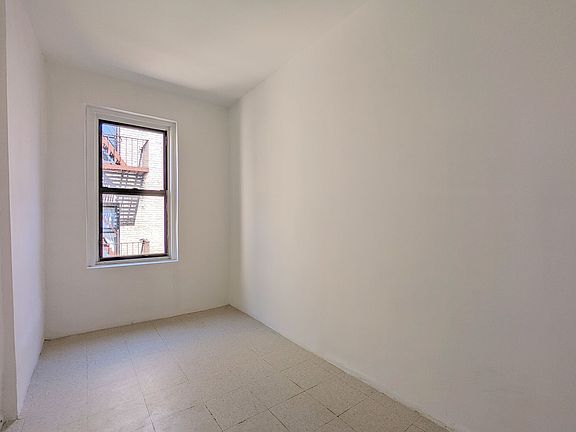 3rd image of 92 Pinehurst Ave APT 6C