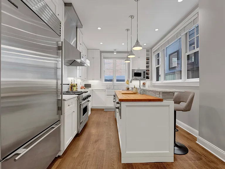 2109 N Clark St — Photo 12