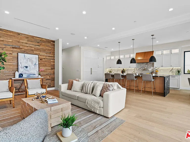4475 Mammoth Ave — Photo 4