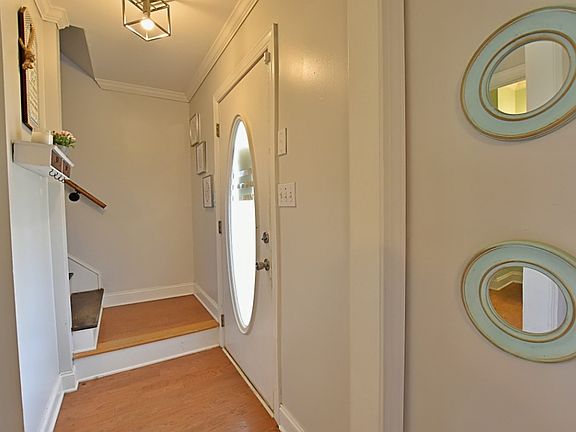 4th image of 727 Ashley Ln