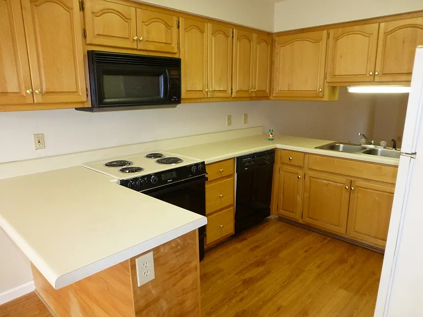 3 bed, 1250 sqft, $999 — Photo 4