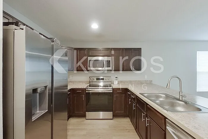 1349 Mull St — Photo 7