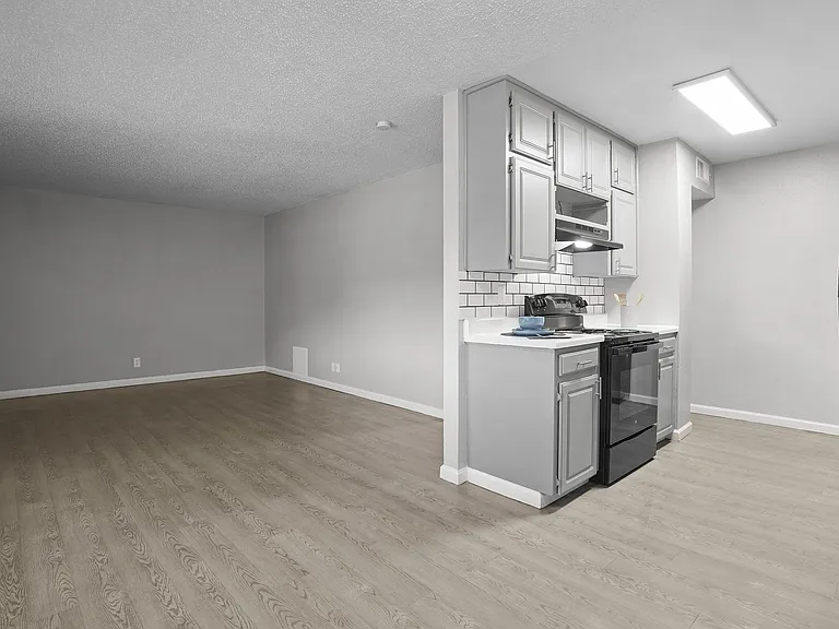 Paso Oeste Apartments — Photo 10