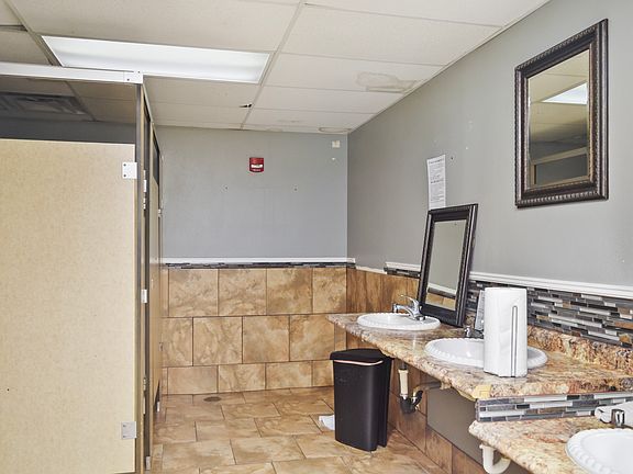 4th image of 420 E Avenue C