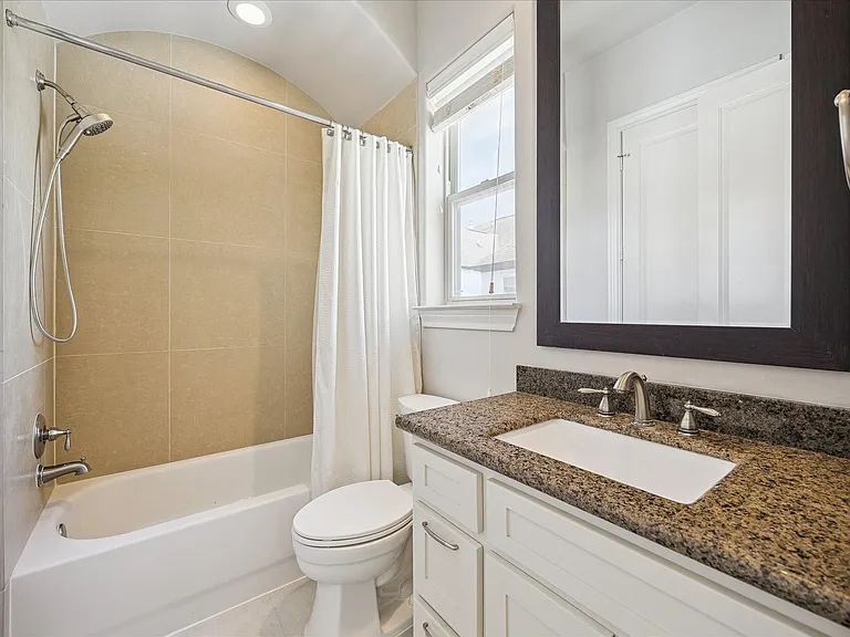 2048 Fannin Sta S — Photo 28