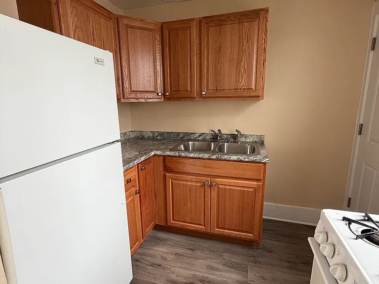 1218 E Broadway St #1 — Photo 6