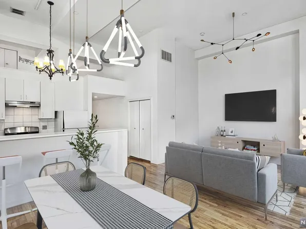 518 Gregory Ave, Weehawken, NJ 07086