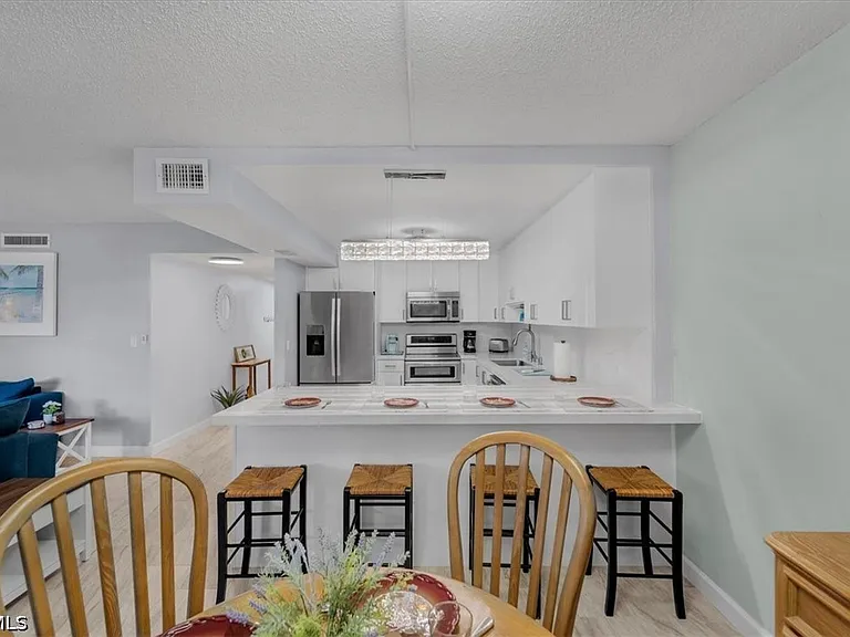 108 SE 47th St #102 — Photo 15