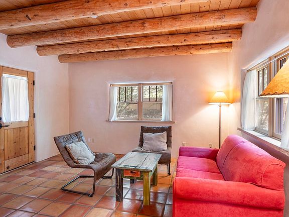 5th image of 304 De Vargas Ln