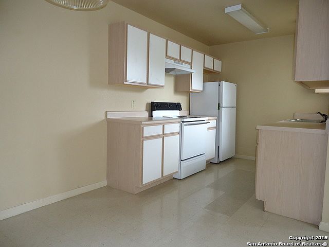 1st image of 211 E Schulz St #2