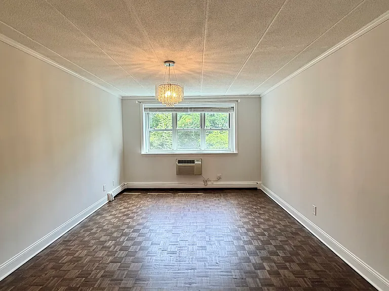 27 Northill St #M3 — Photo 4