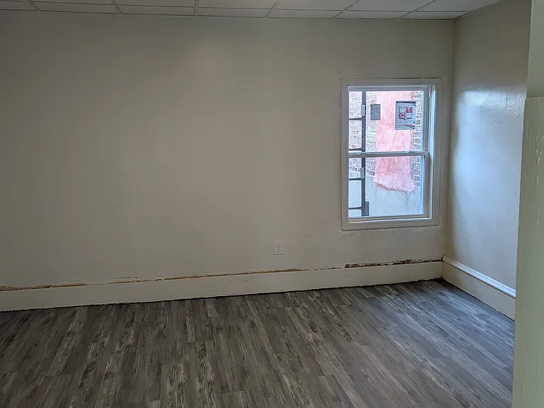 212 W Market St #D — Photo 5