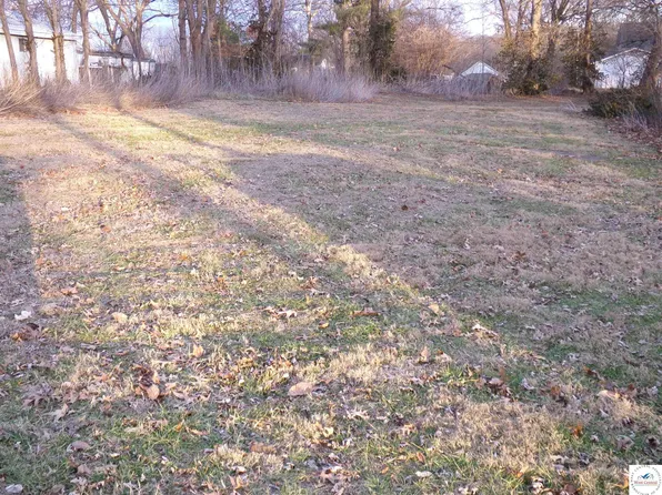 715 S Locust St, Sweet Springs, MO 65351