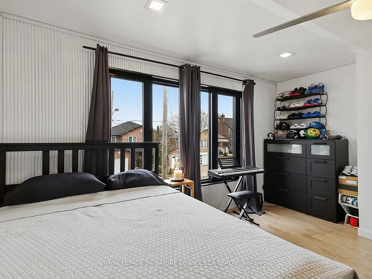 18 Harlton Cres #MAIN — Photo 11
