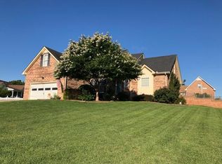 402 Waterfall Dr, Clarksville, TN 37043
