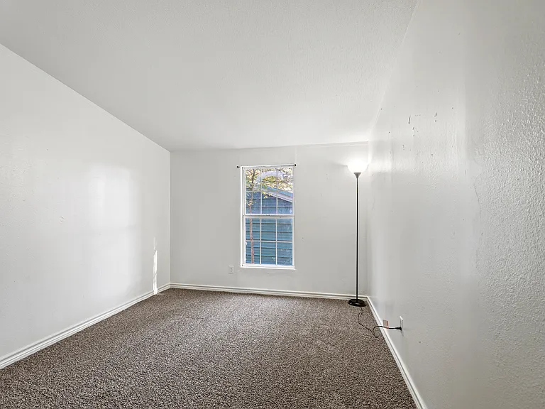 202 Forgotten Ln — Photo 22