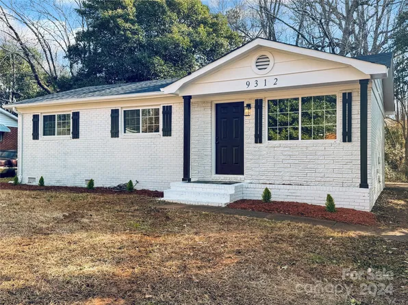 9312 Feldbank Dr, Charlotte, NC 28216