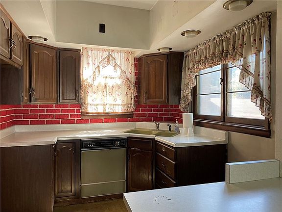 3rd image of 321 Ormond Ave