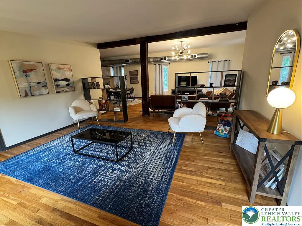 2 bed, 1.0 bath, 1248 sqft, $2,295 — Photo 3