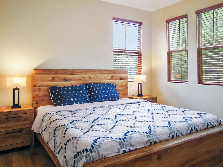 2nd bedroom with kingsize bed on 2nd floor