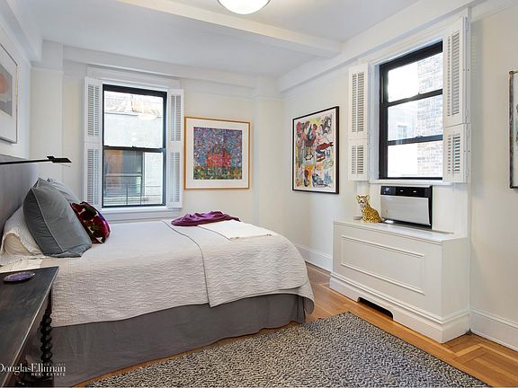 3rd image of 23 W 73rd St #414