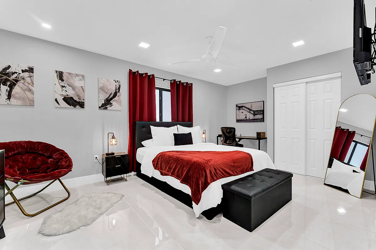 Master bedroom - 169 NW 42nd St #169
