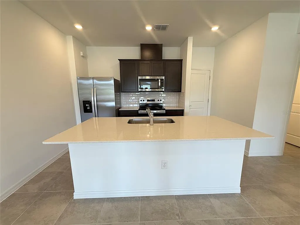 3 bed, 2.5 bath, 1553 sqft, $2,500 — Photo 4